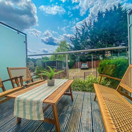 2 Bedroom City Centre Apartment In High Wycombe With Parking Buitenkant foto