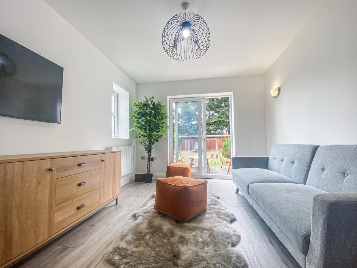 2 Bedroom City Centre Apartment In High Wycombe With Parking Buitenkant foto