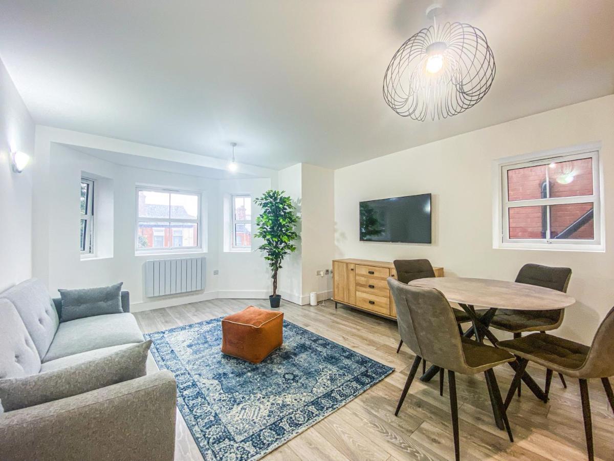 2 Bedroom City Centre Apartment In High Wycombe With Parking Buitenkant foto