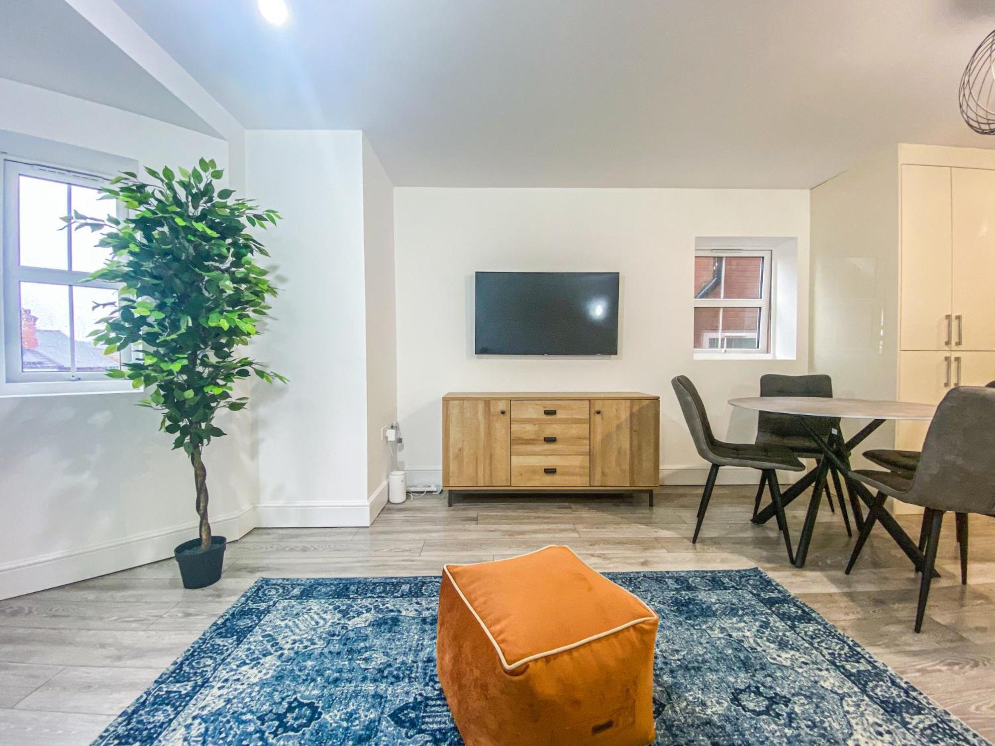 2 Bedroom City Centre Apartment In High Wycombe With Parking Buitenkant foto