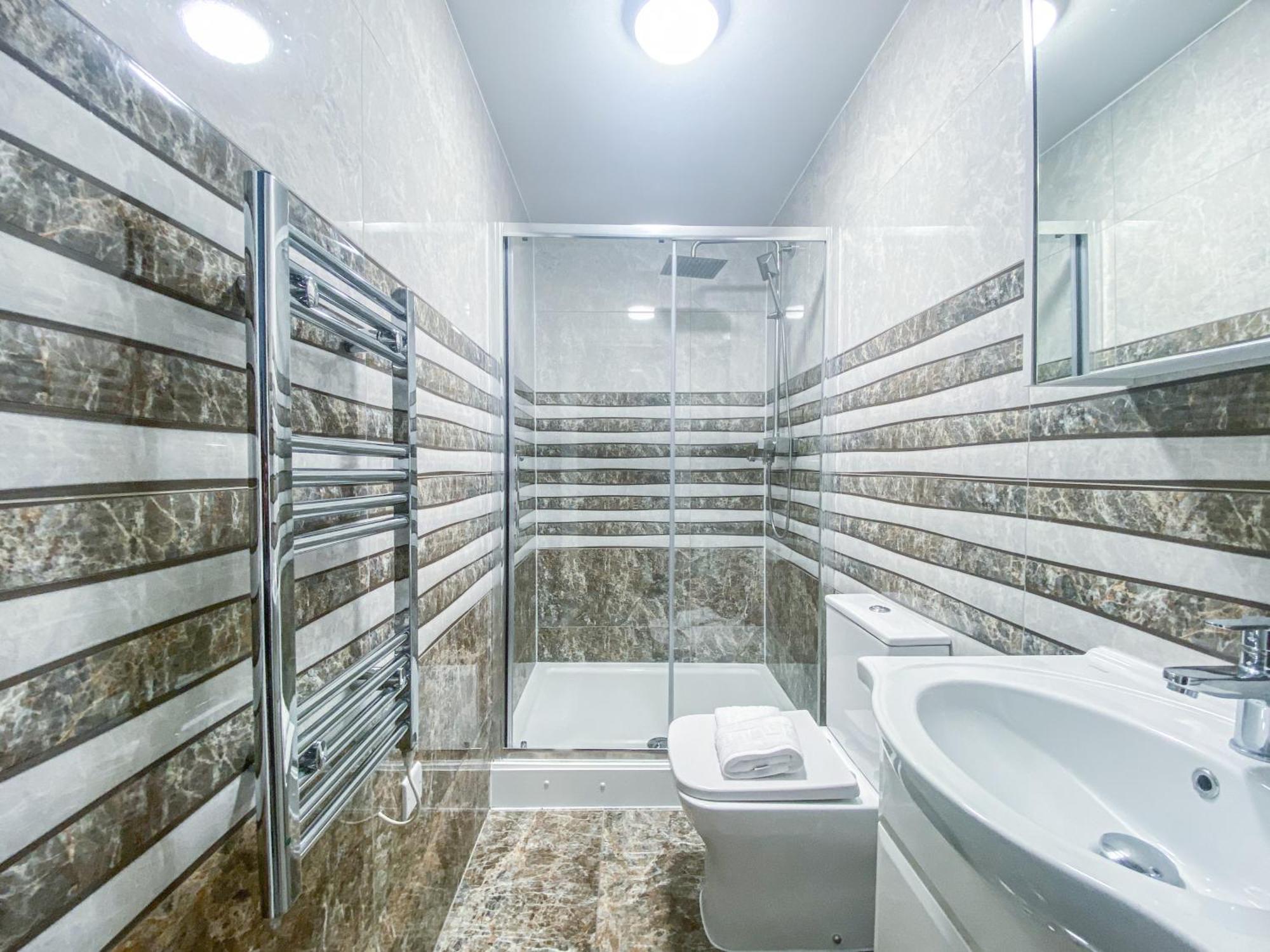 2 Bedroom City Centre Apartment In High Wycombe With Parking Buitenkant foto