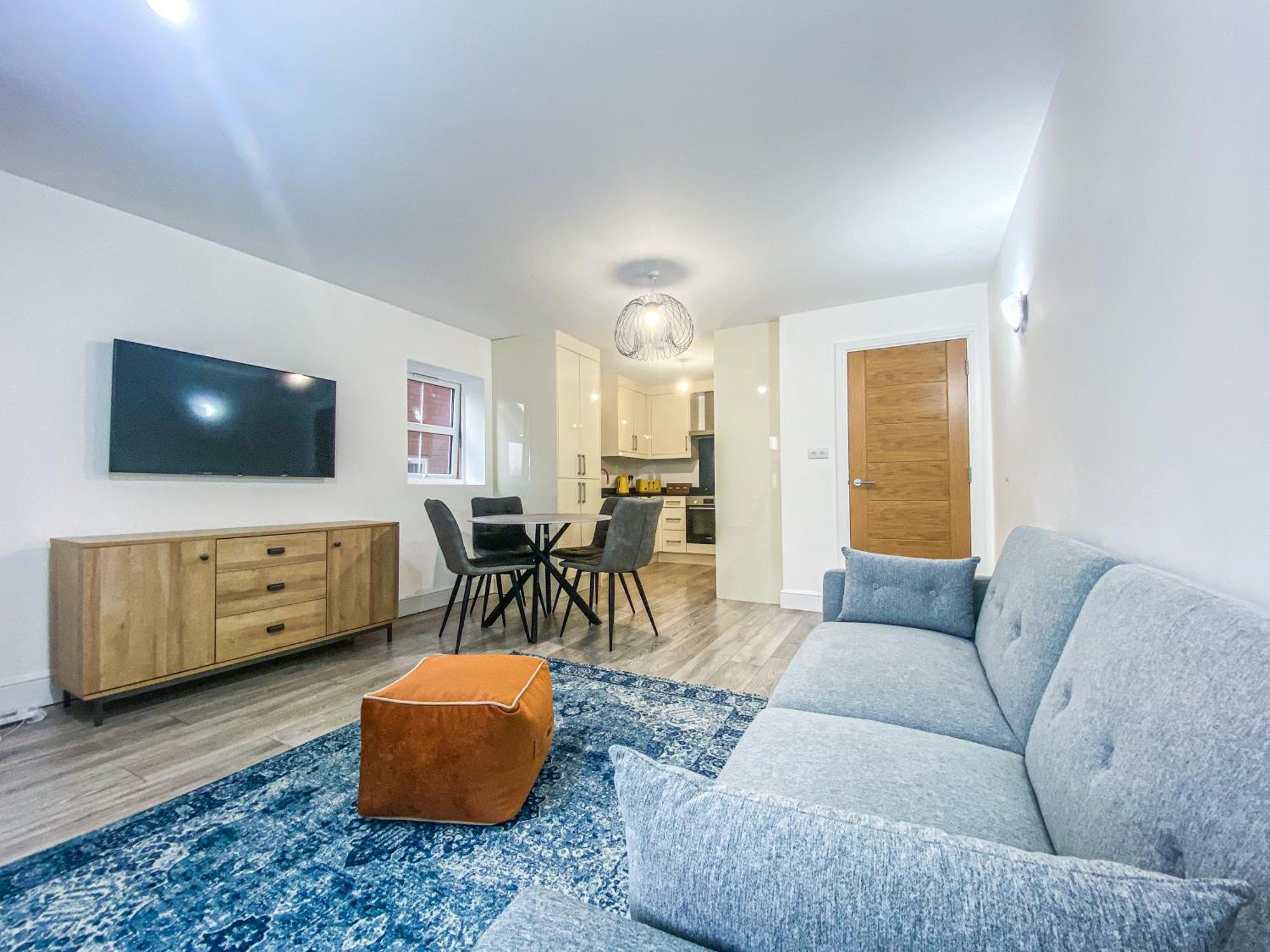 2 Bedroom City Centre Apartment In High Wycombe With Parking Buitenkant foto
