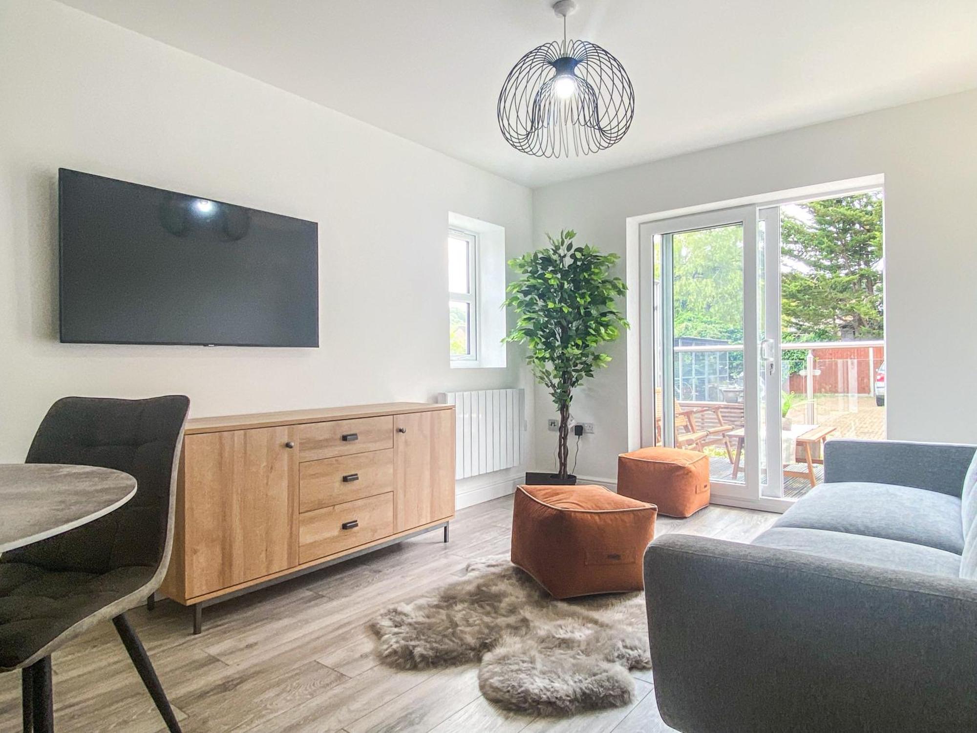 2 Bedroom City Centre Apartment In High Wycombe With Parking Buitenkant foto